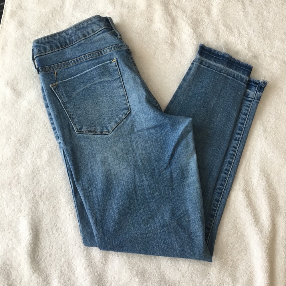 !!SOLD!! || Cropped/Ankle Jeans